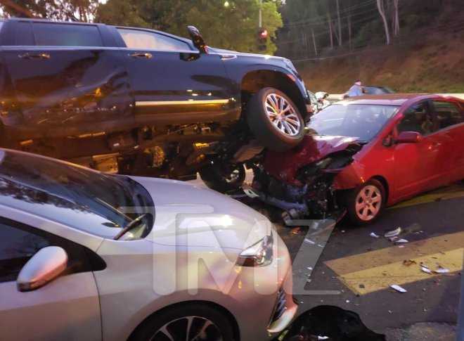 Арнольд Шварценеггер попал в крупную аварию в одном из районов Лос-Анджелеса