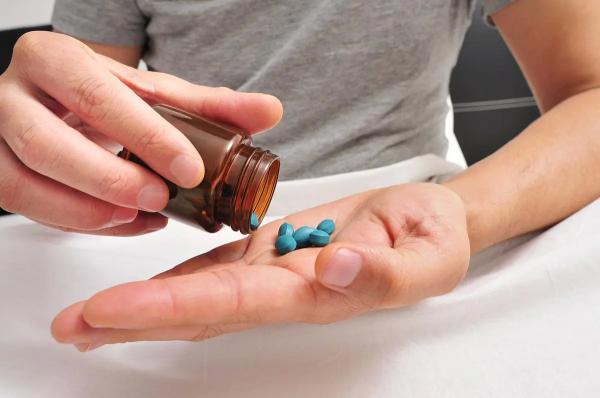 Маленькая голубая таблетка – или уколы в пенис? Как решить проблемы с потенцией