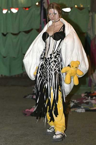 Платье сына Мадонны, ню Варвары Шмыковой и "костюм гусеницы": 15 образов недели по версии редактора моды Spletnik