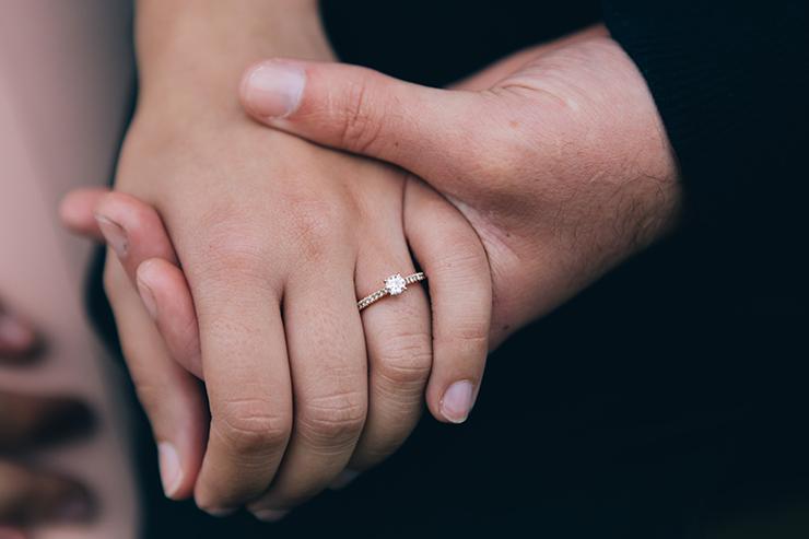 Как выбрать кольцо с бриллиантом для девушки?