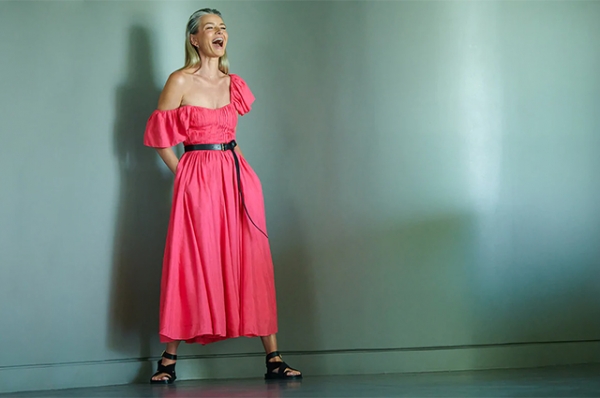 Выступающая против эйджизма Паулина Поризкова снялась топлес в модной кампании