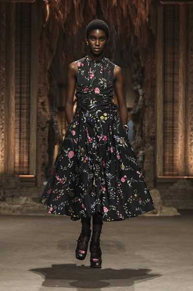 Неделя моды в Париже: Натали Портман, Эль Макферсон, Шейлин Вудли, Айрис Лоу, Мэй Маск посетили показ Dior
