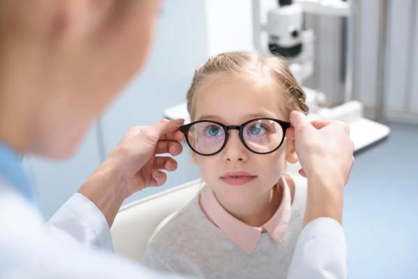 Чек-лист молодой мамы: что нужно знать о глазных патологиях у детей. Как выявить нарушения зрения у детей