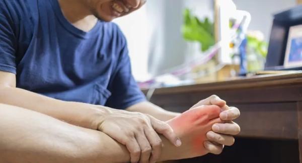 Почему болят ступни ног: причины и лечение
